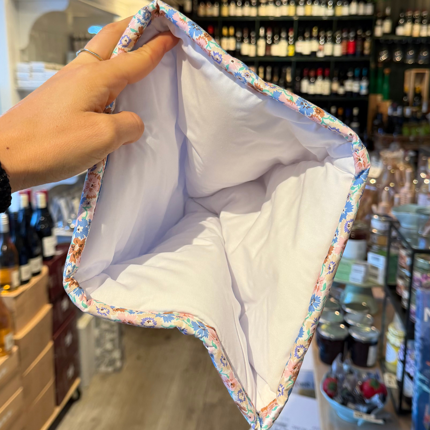 Ibsdatter Tehætte, lys blomster